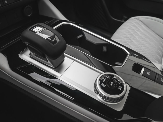 New 2025 Mitsubishi Outlander SEL image 28