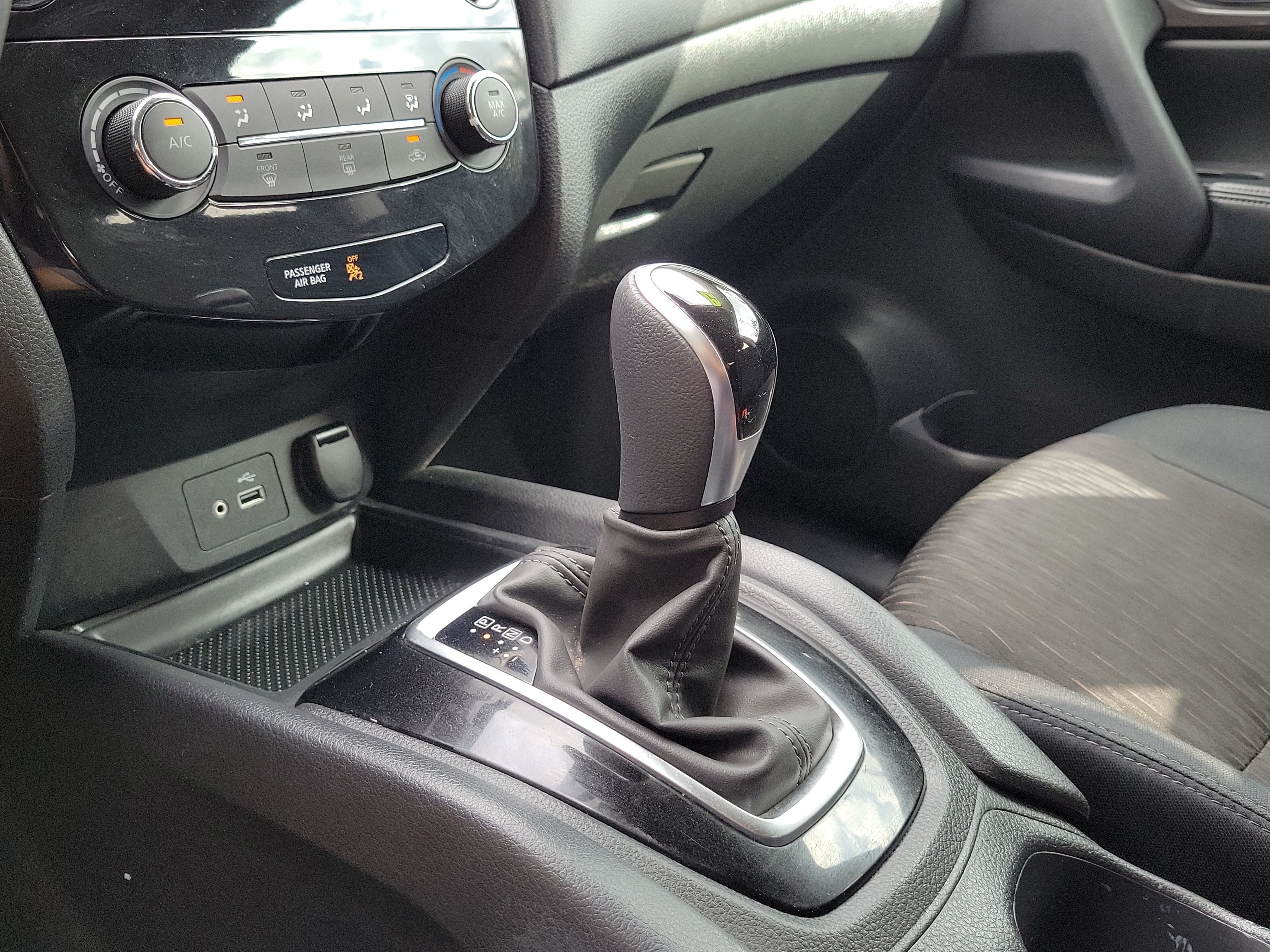 Used 2019 Nissan Rogue S w/ Special Edition Package FWD image 27