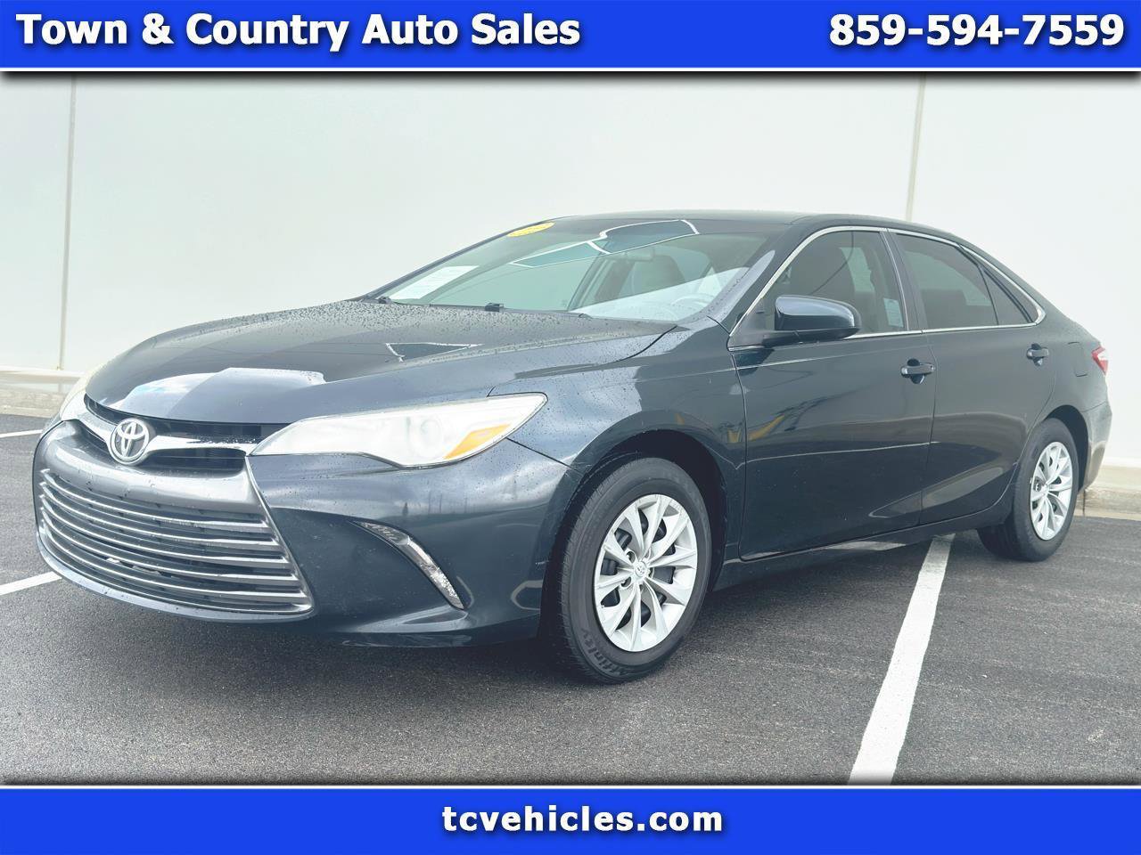Used 2017 Toyota Camry LE FWD image 1