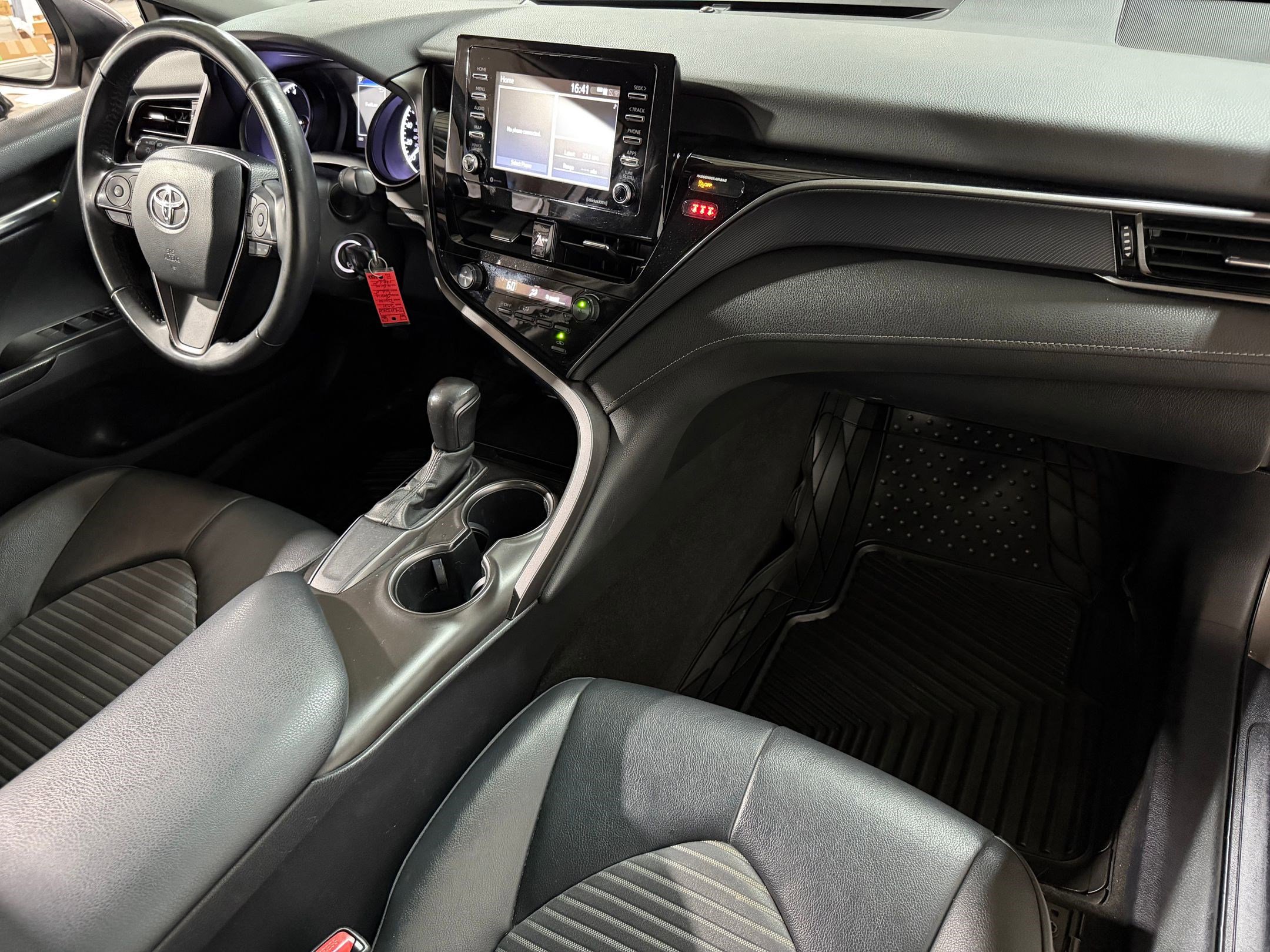 Used 2021 Toyota Camry SE image 37
