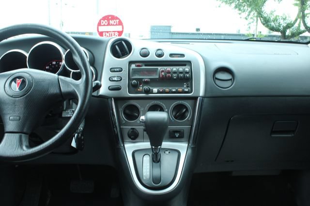 Used 2006 Pontiac Vibe w/ Preferred Package FWD image 17