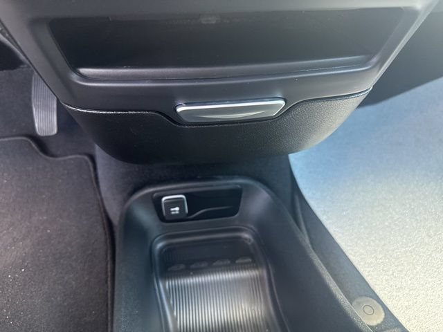 Used 2026 Chrysler Pacifica Select FWD image 14