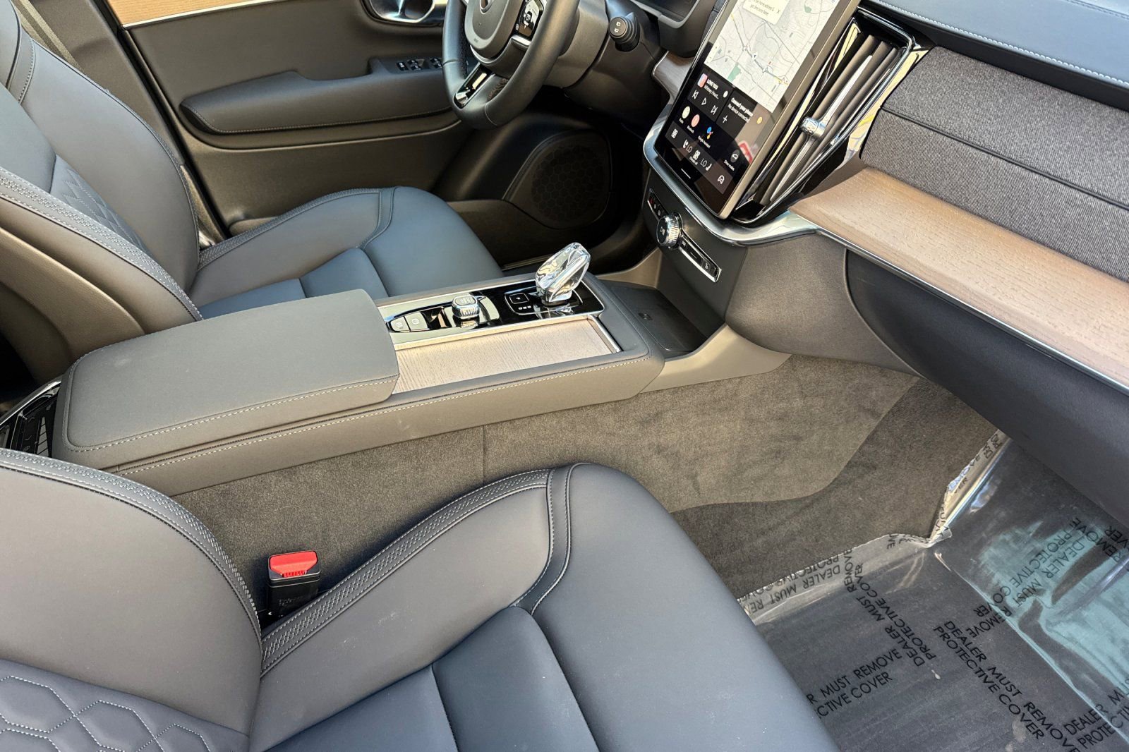 Used 2025 Volvo XC90 B6 Core w/ Protection Package Premier image 17