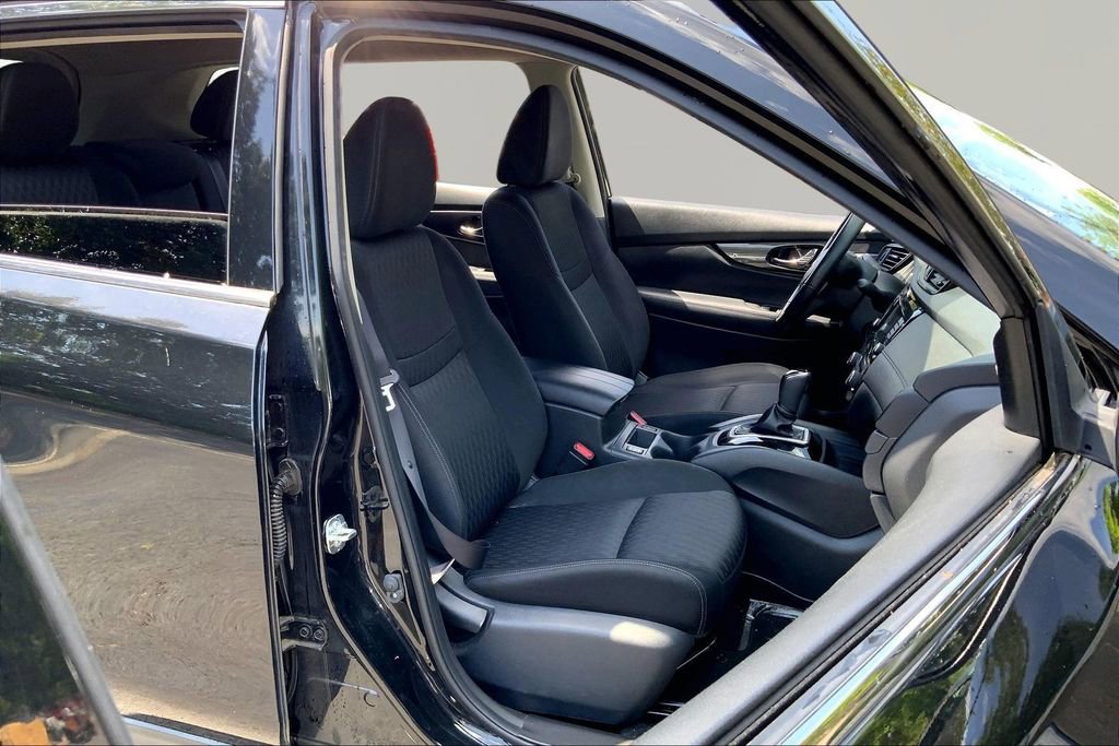 Used 2019 Nissan Rogue SV FWD image 19