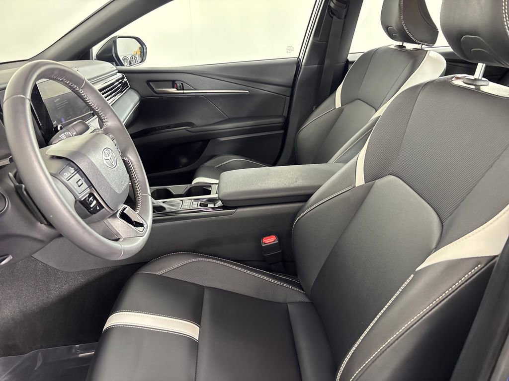 Certified 2025 Toyota Camry SE w/ Convenience Package FWD image 8