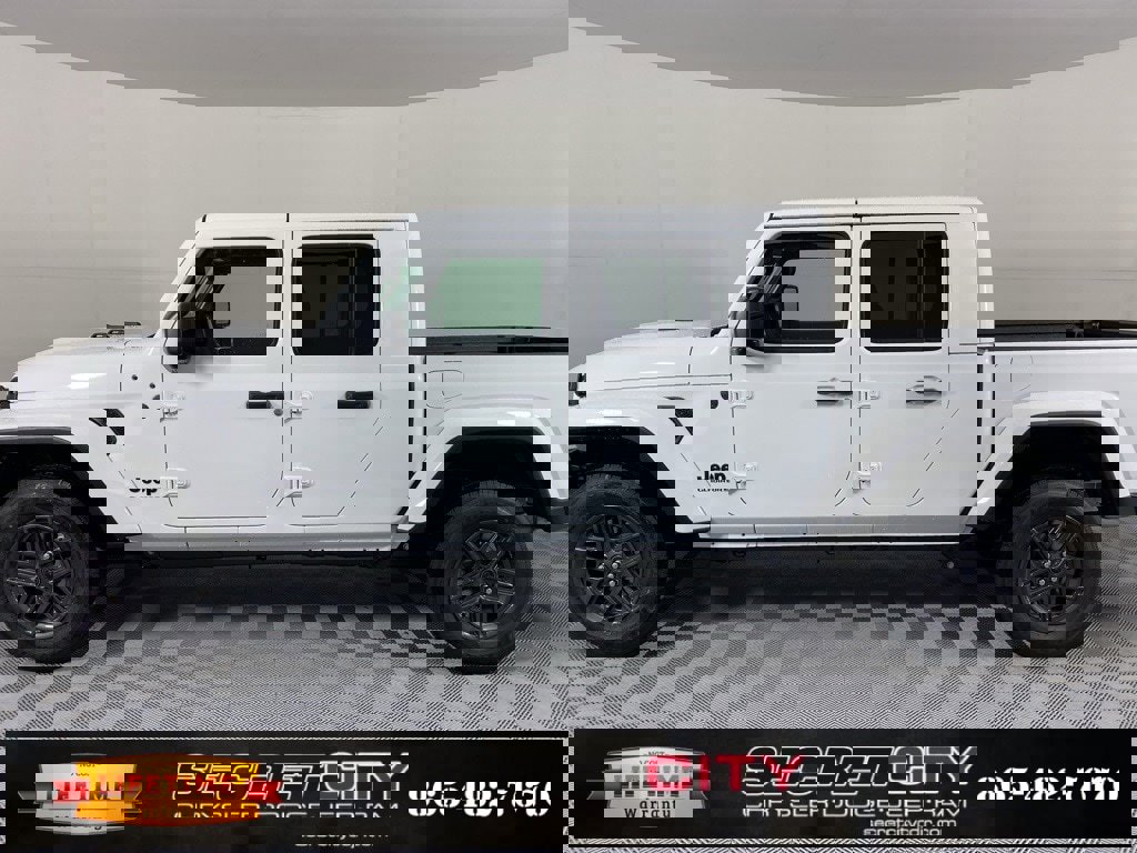 New 2025 Jeep Gladiator Sport image 4
