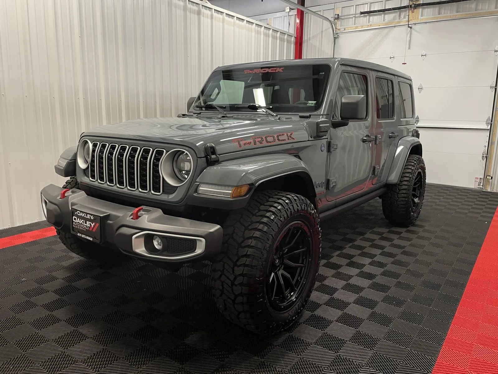 Used 2025 Jeep Wrangler Unlimited Sahara w/ Safety Group AWD/4WD image 5