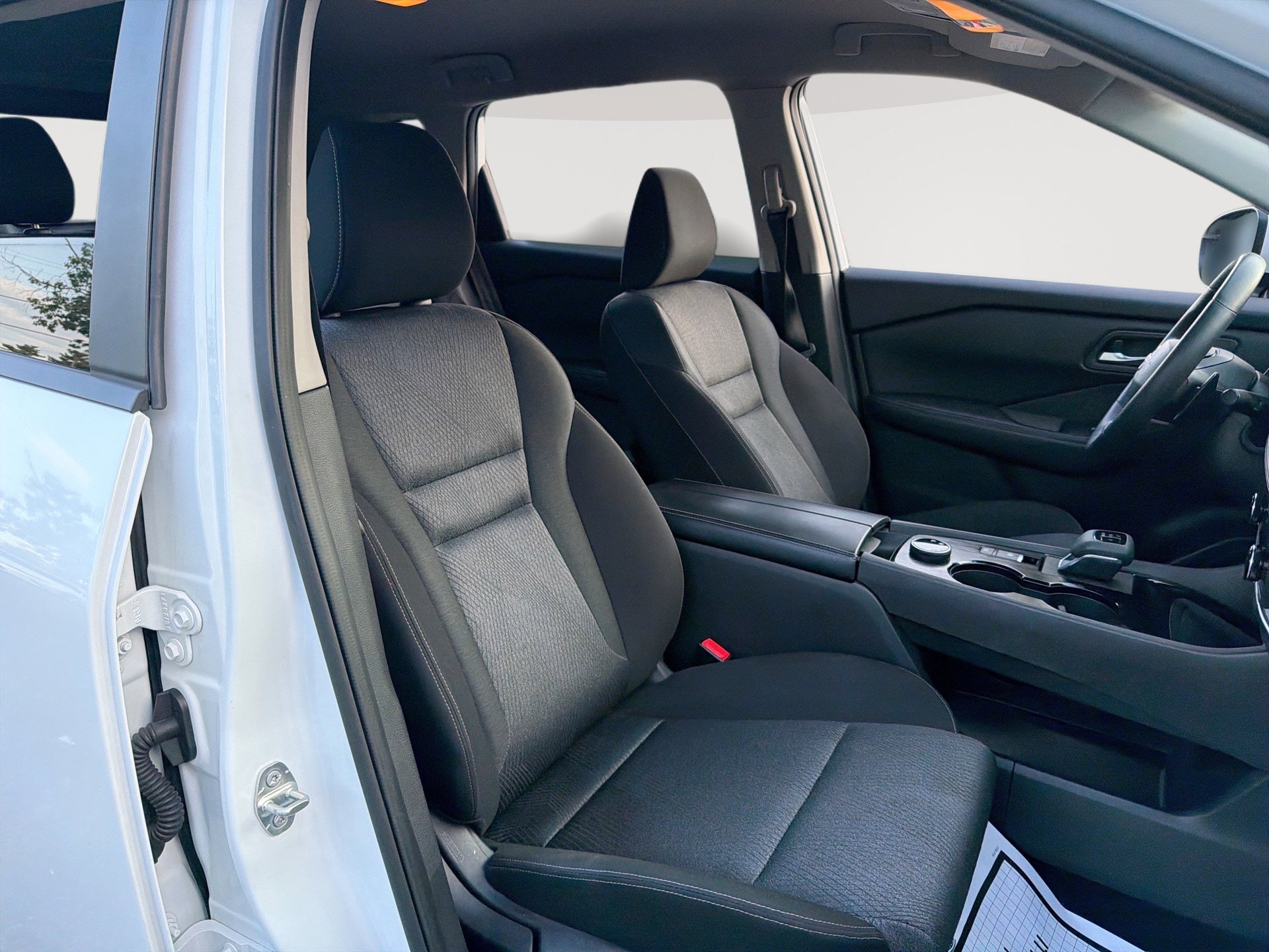 Used 2025 Nissan Rogue SV AWD/4WD image 26