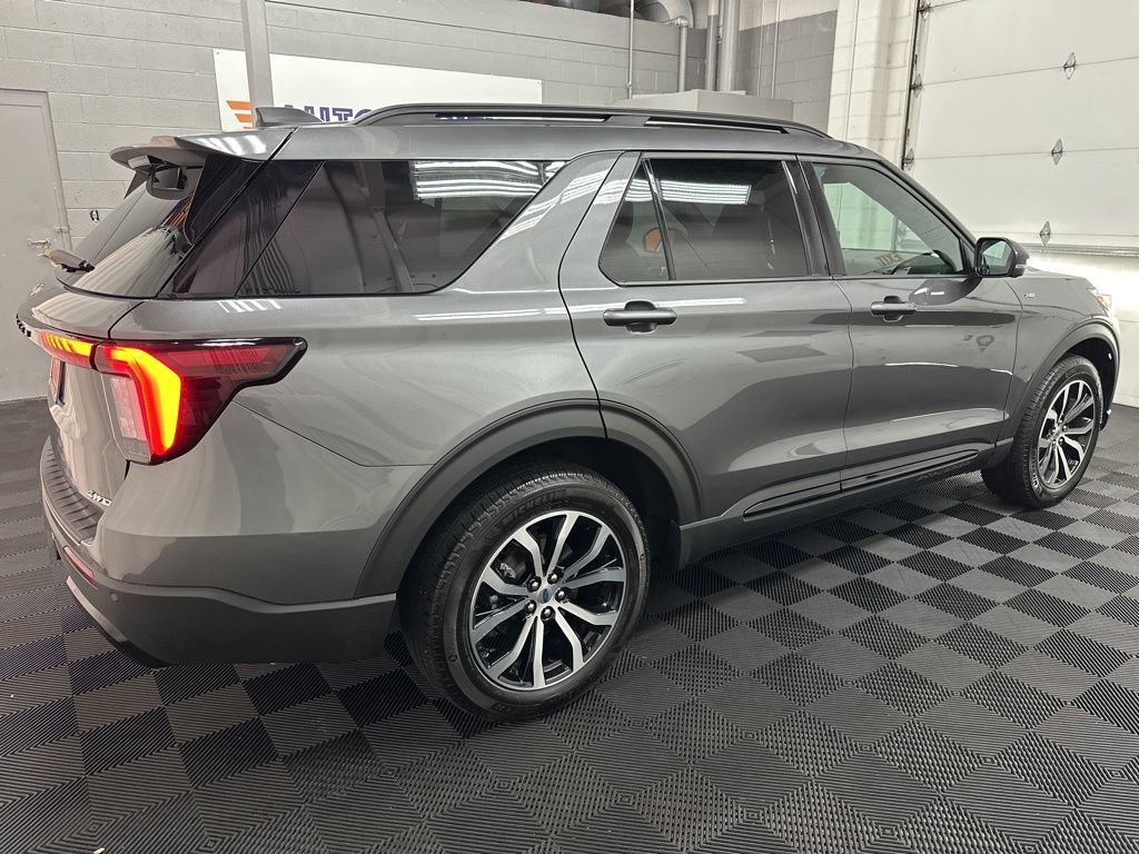 Used 2025 Ford Explorer ST-Line AWD/4WD image 11