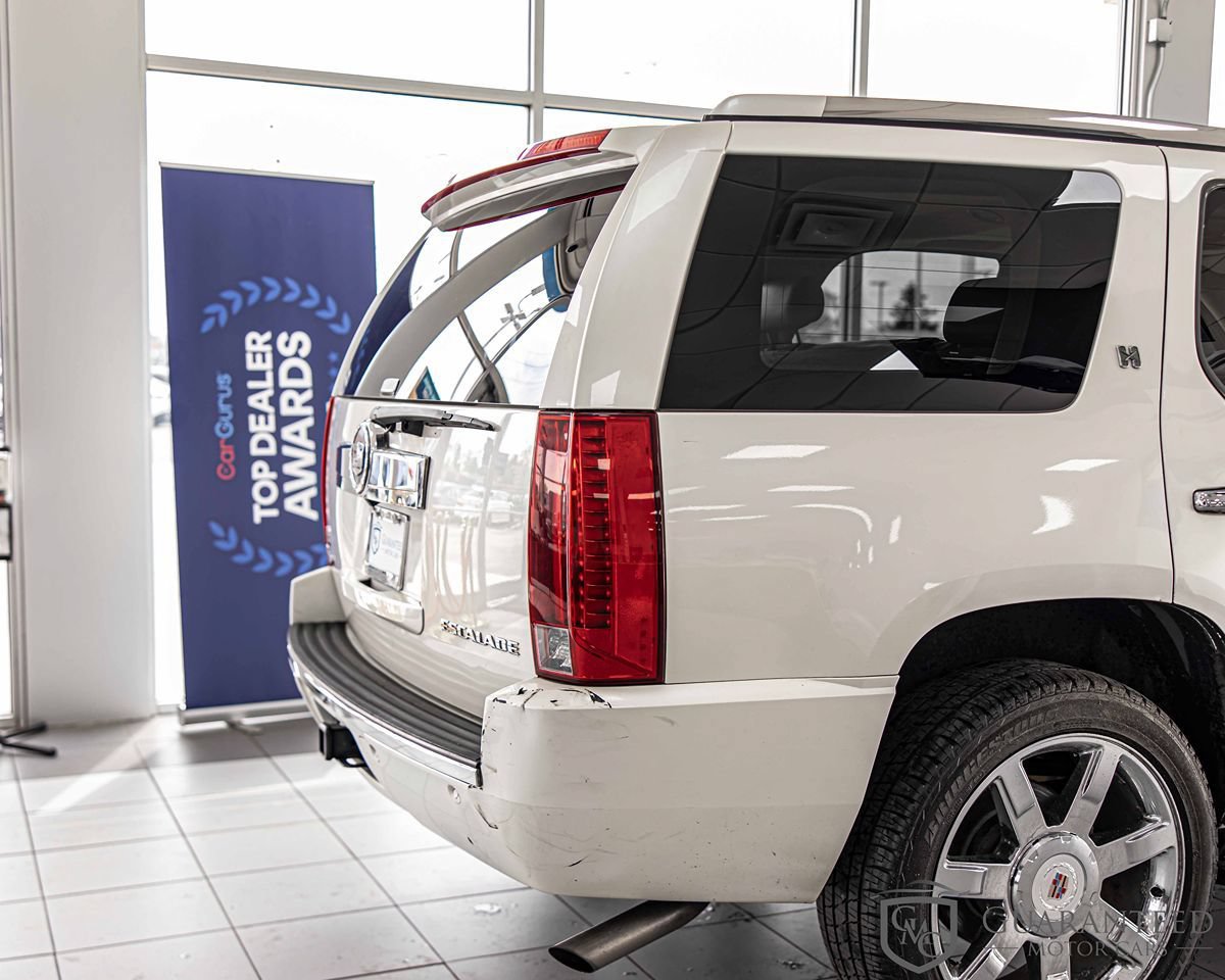 Used 2010 Cadillac Escalade 2WD Hybrid image 16