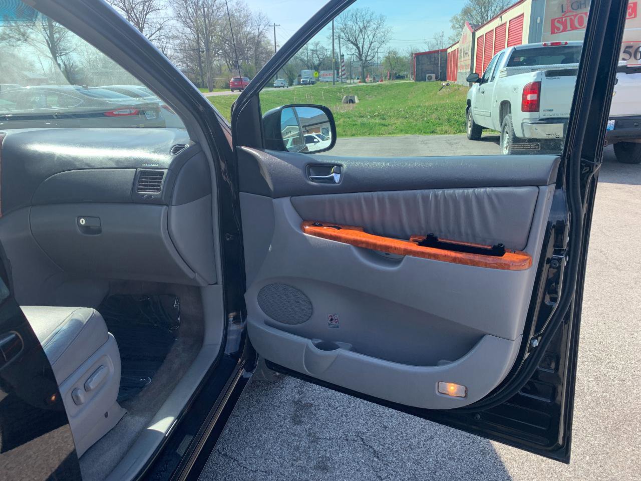 Used 2009 Toyota Sienna XLE FWD image 38