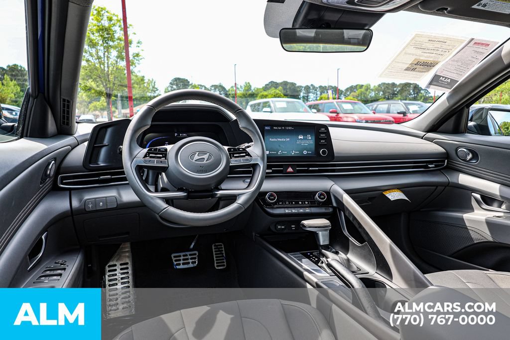 Used 2025 Hyundai Elantra Sport FWD image 27