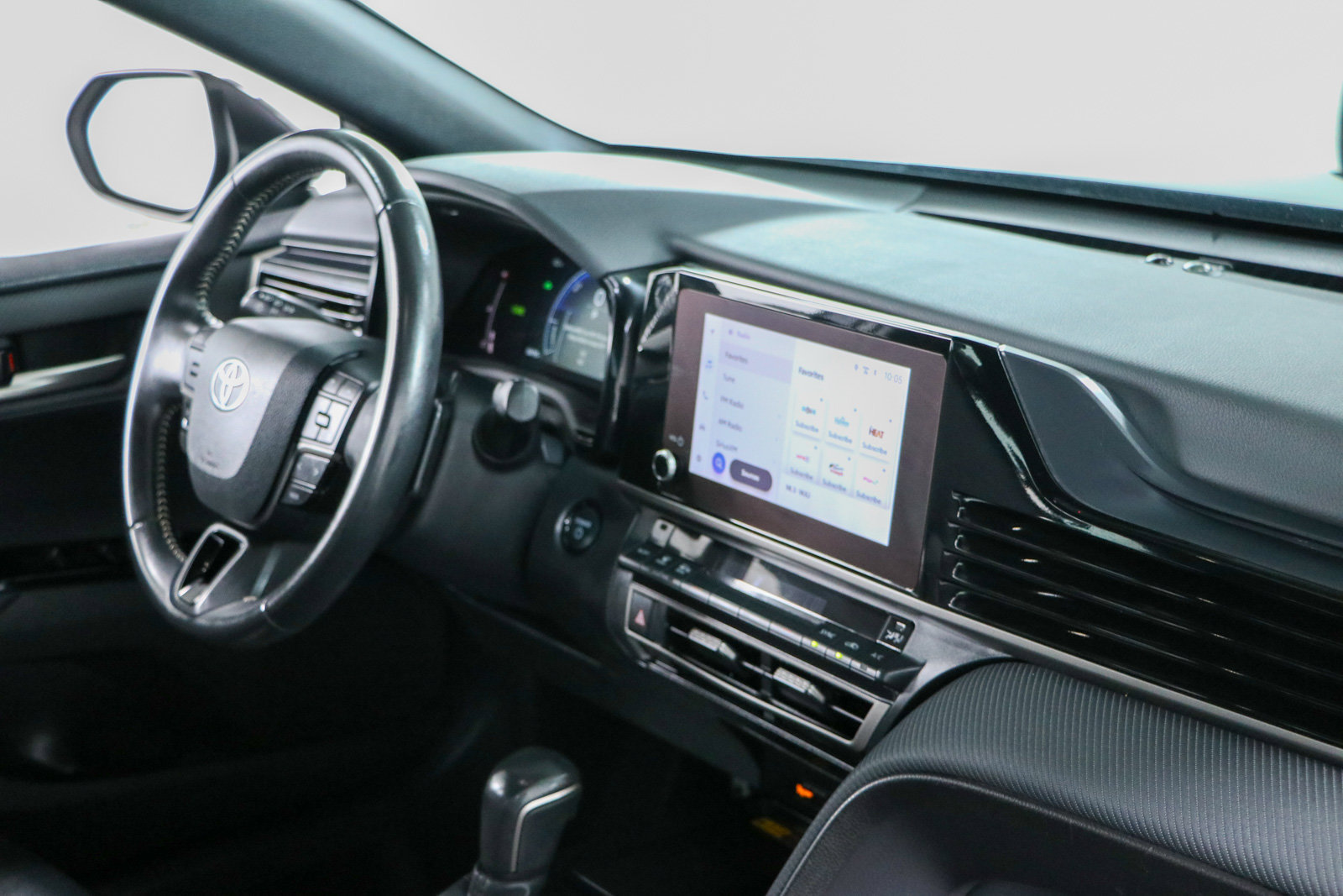 Used 2025 Toyota Camry SE FWD image 25