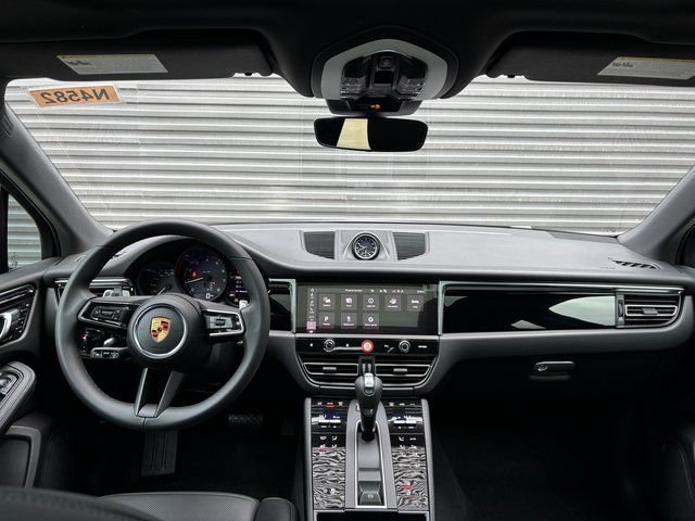 Certified 2026 Porsche Macan AWD/4WD image 13