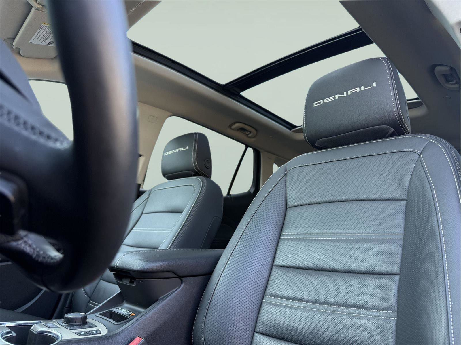 Used 2023 GMC Terrain Denali w/ Denali Premium Package image 13