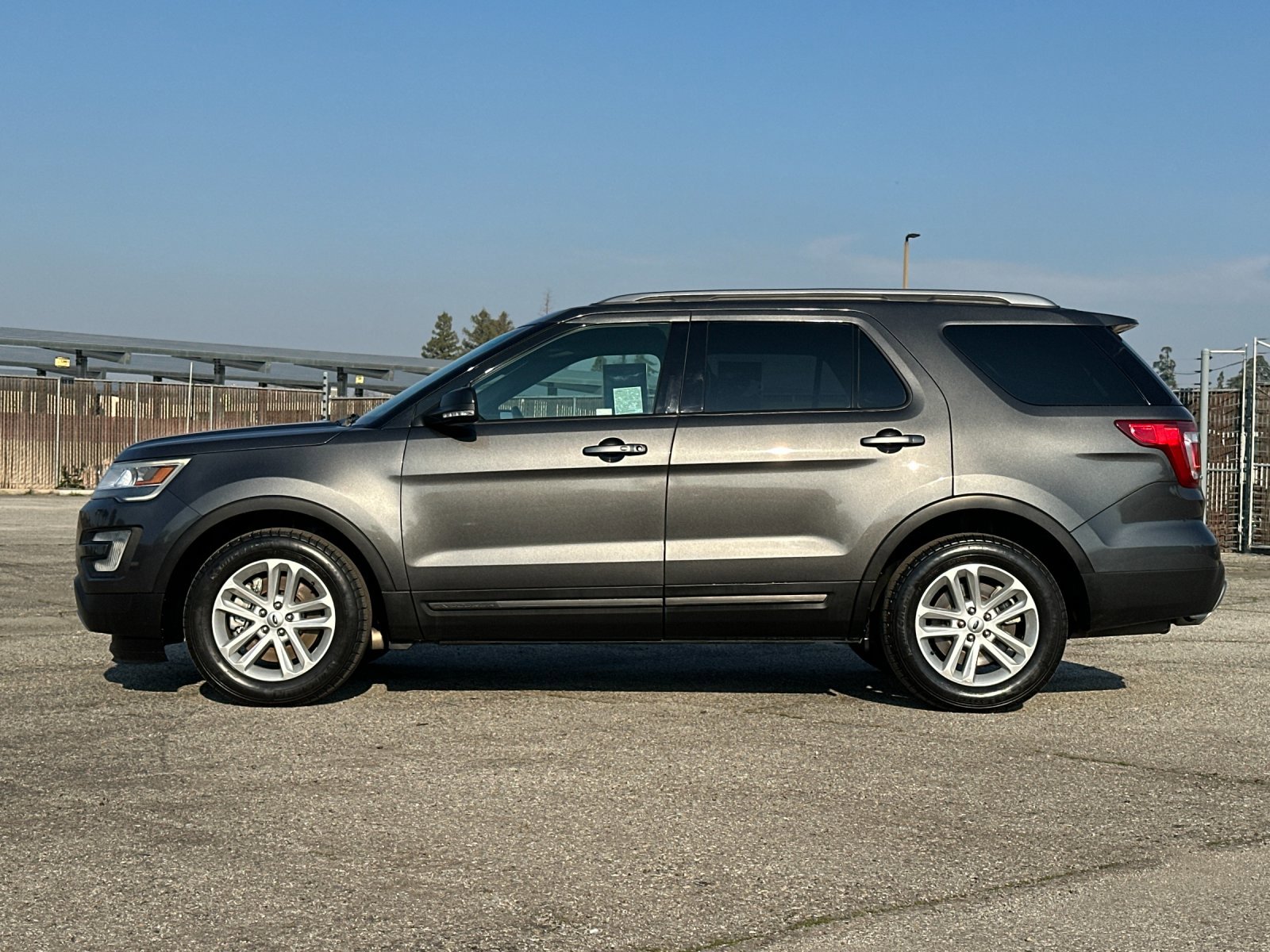 Used 2016 Ford Explorer XLT w/ Equipment Group 201A image 7