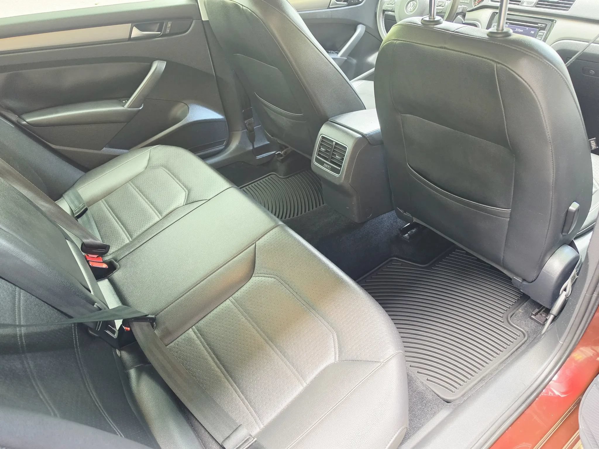 Used 2014 Volkswagen Passat TDI SE FWD image 12