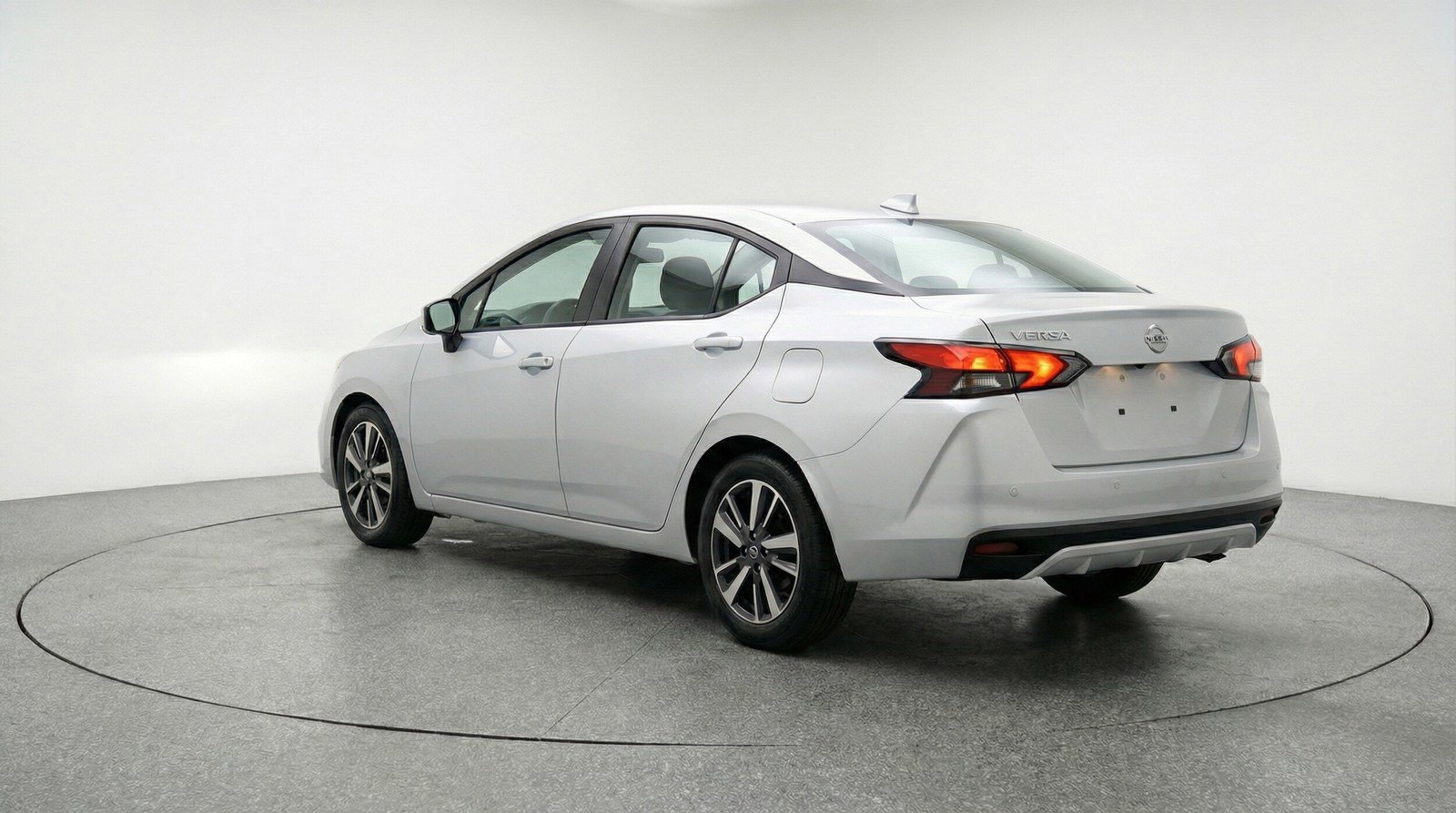 Used 2025 Nissan Versa SV image 5
