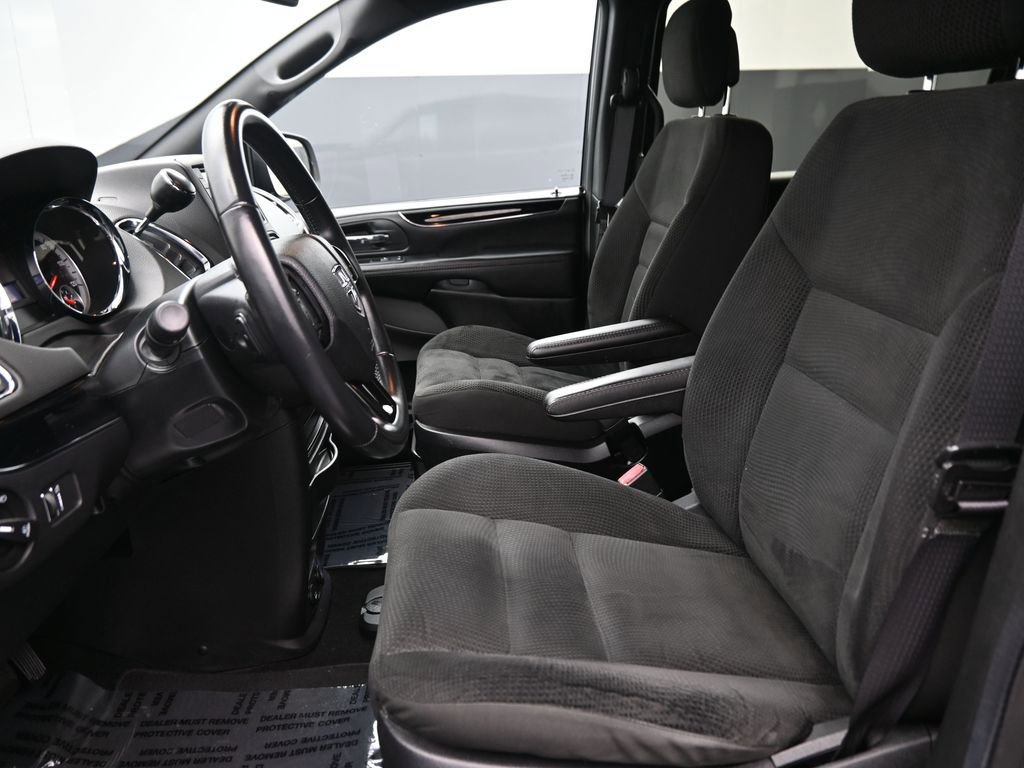 Used 2020 Dodge Grand Caravan SE image 9