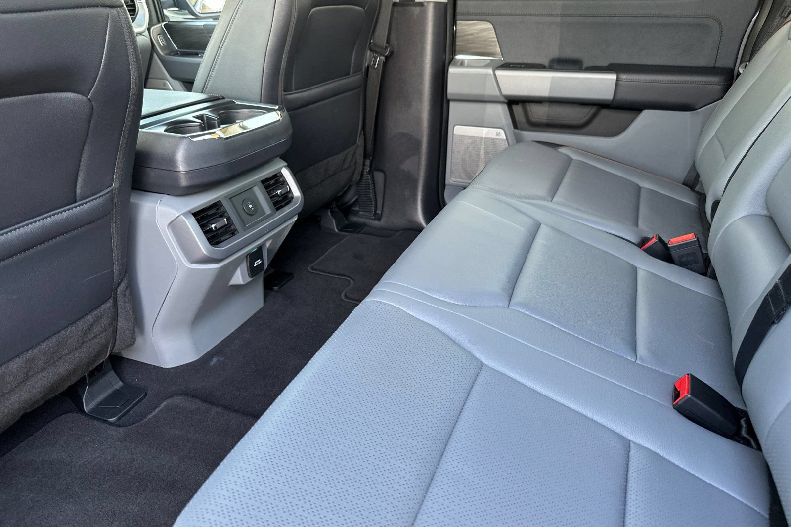 Used 2025 Ford F150 Lariat AWD/4WD image 13