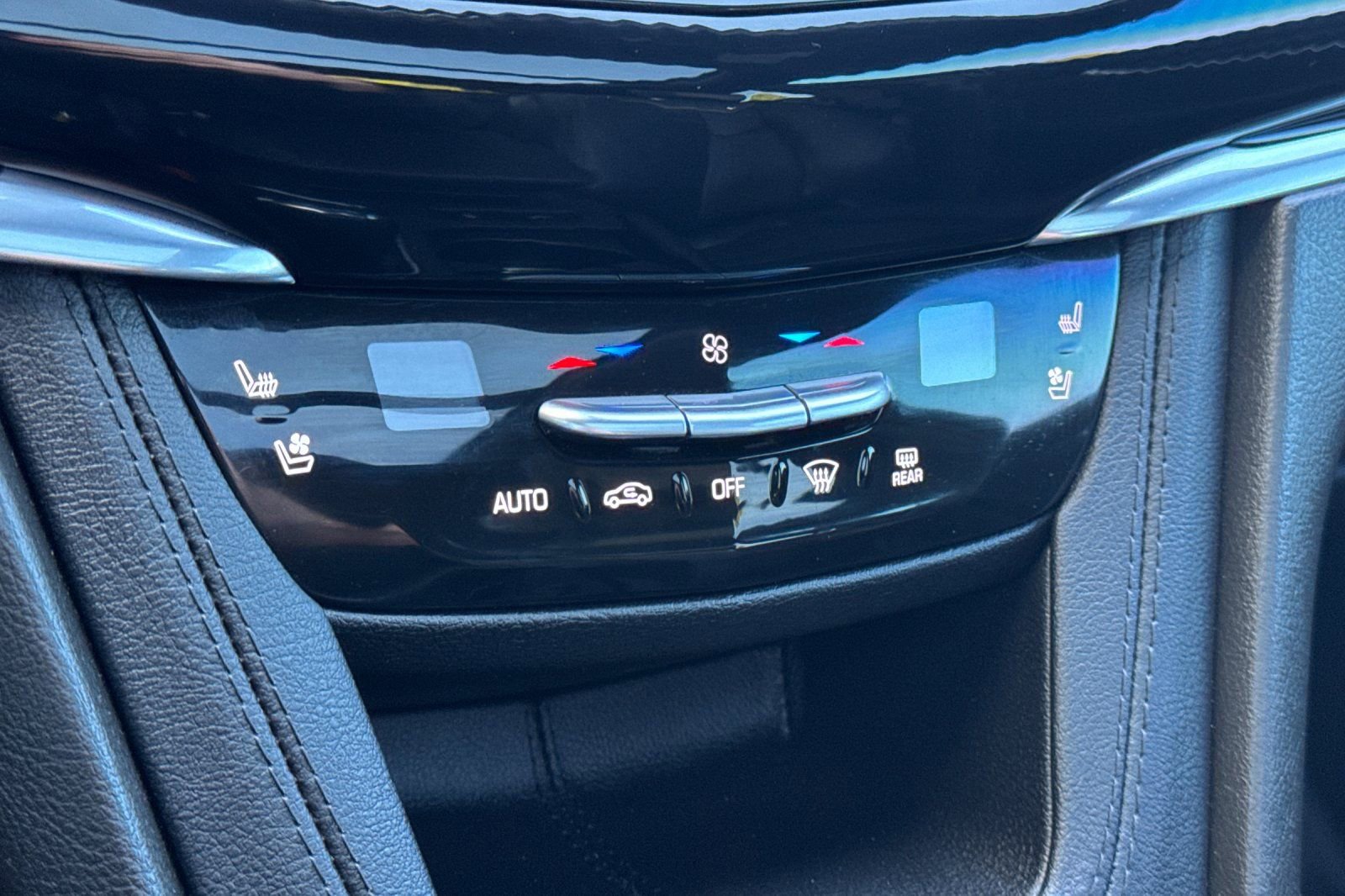 Used 2023 Cadillac XT6 Sport AWD/4WD image 26