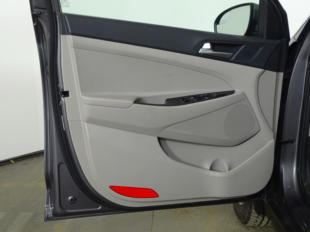 Used 2020 Hyundai Tucson SE image 12