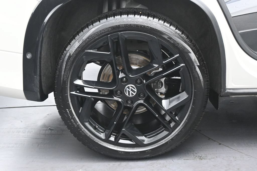 Used 2025 Volkswagen Tiguan SE R-Line FWD image 29