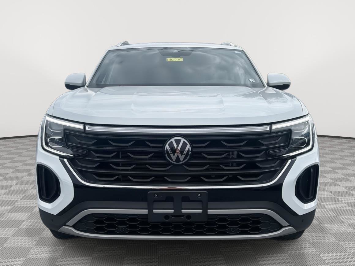 Used 2024 Volkswagen Atlas Cross Sport SE image 2