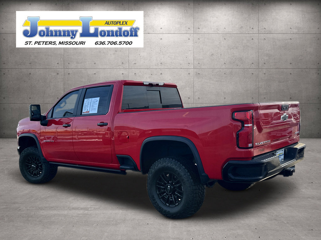 Used 2025 Chevrolet Silverado 2500 ZR2 w/ Technology Package image 3
