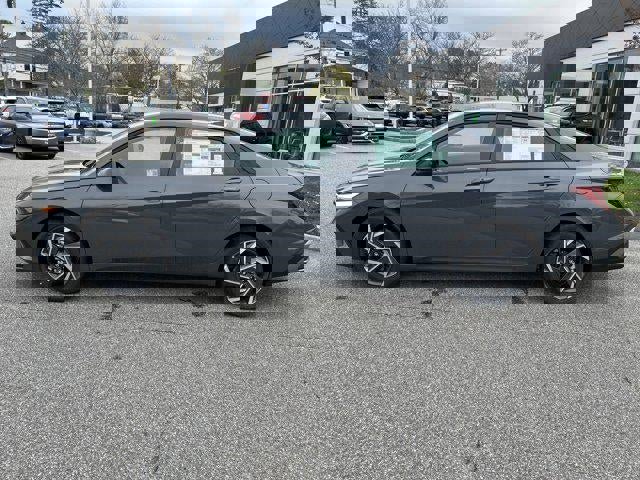 Used 2025 Hyundai Elantra Sport image 34