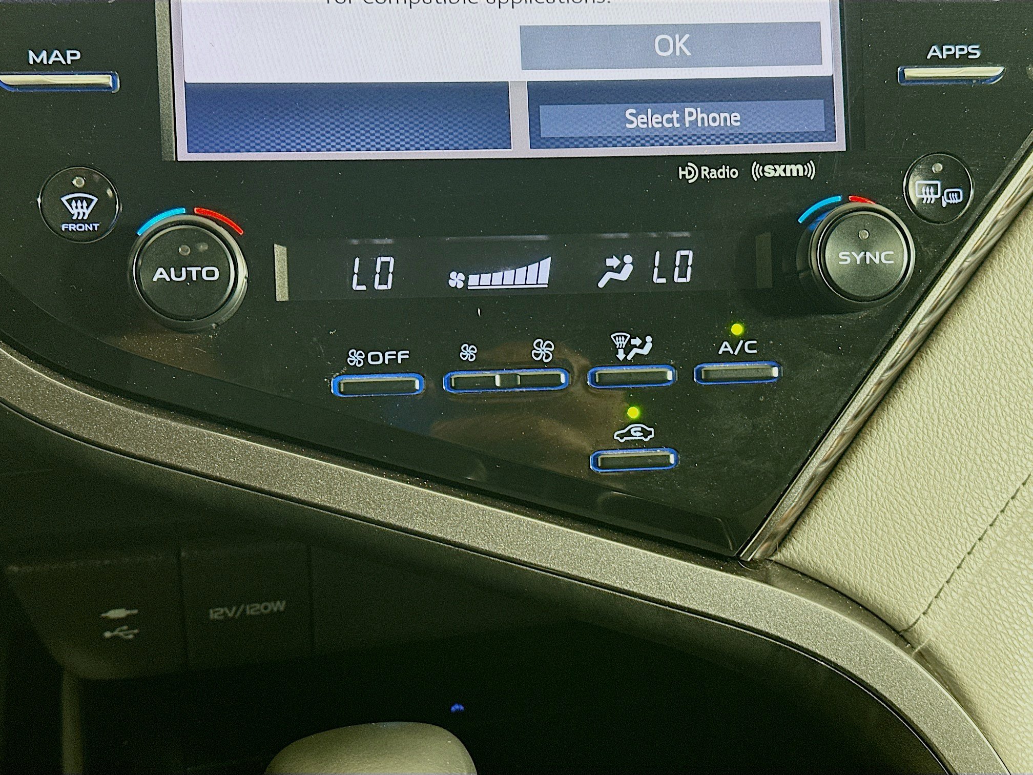 Used 2019 Toyota Camry XLE FWD image 22