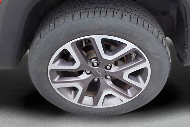 Used 2016 Jeep Renegade Latitude image 12