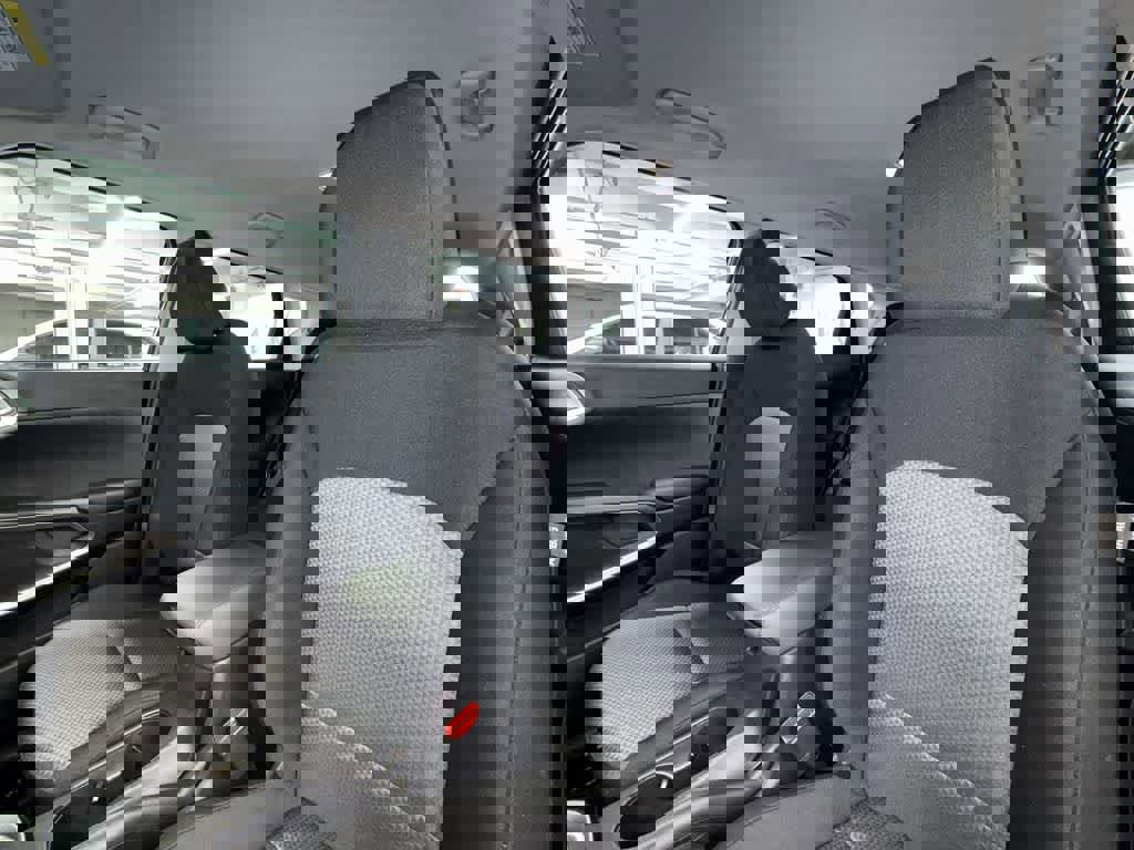 Used 2025 Kia Soul LX w/ LX Technology Package FWD image 14