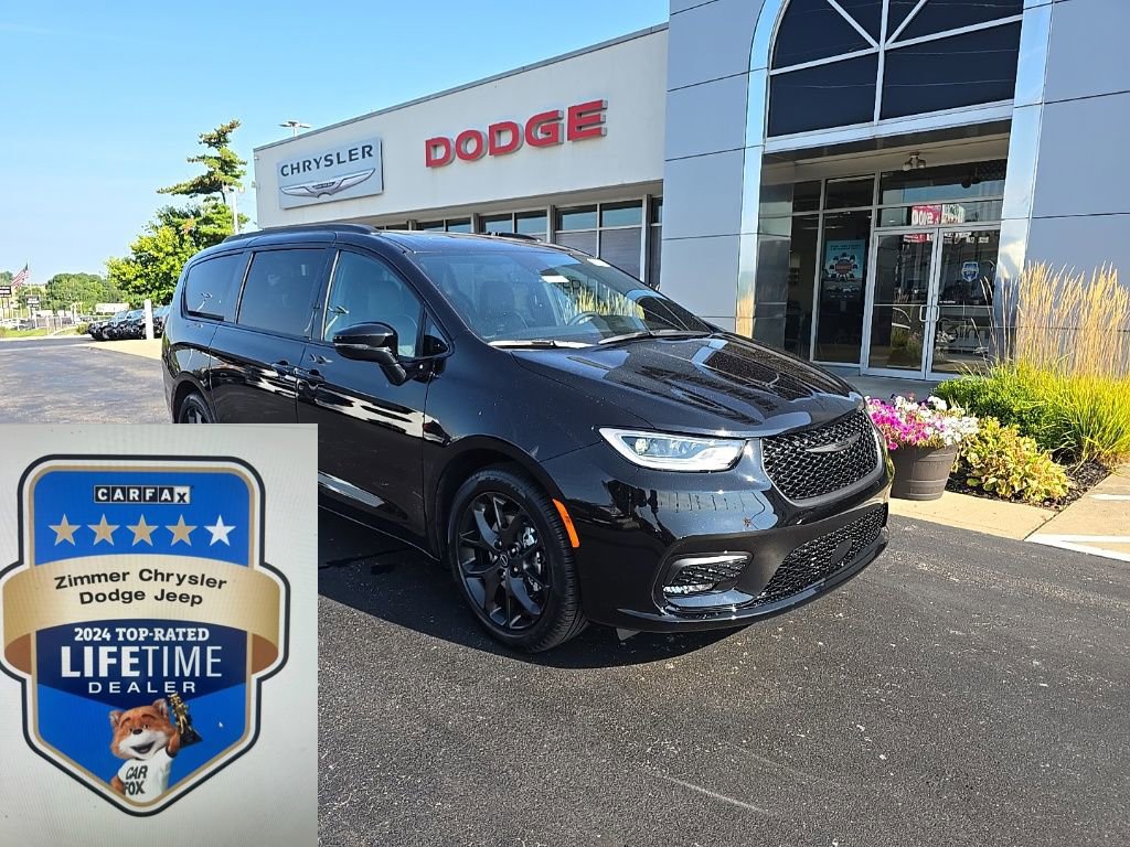 New 2026 Chrysler Pacifica Limited w/ S Appearance Package