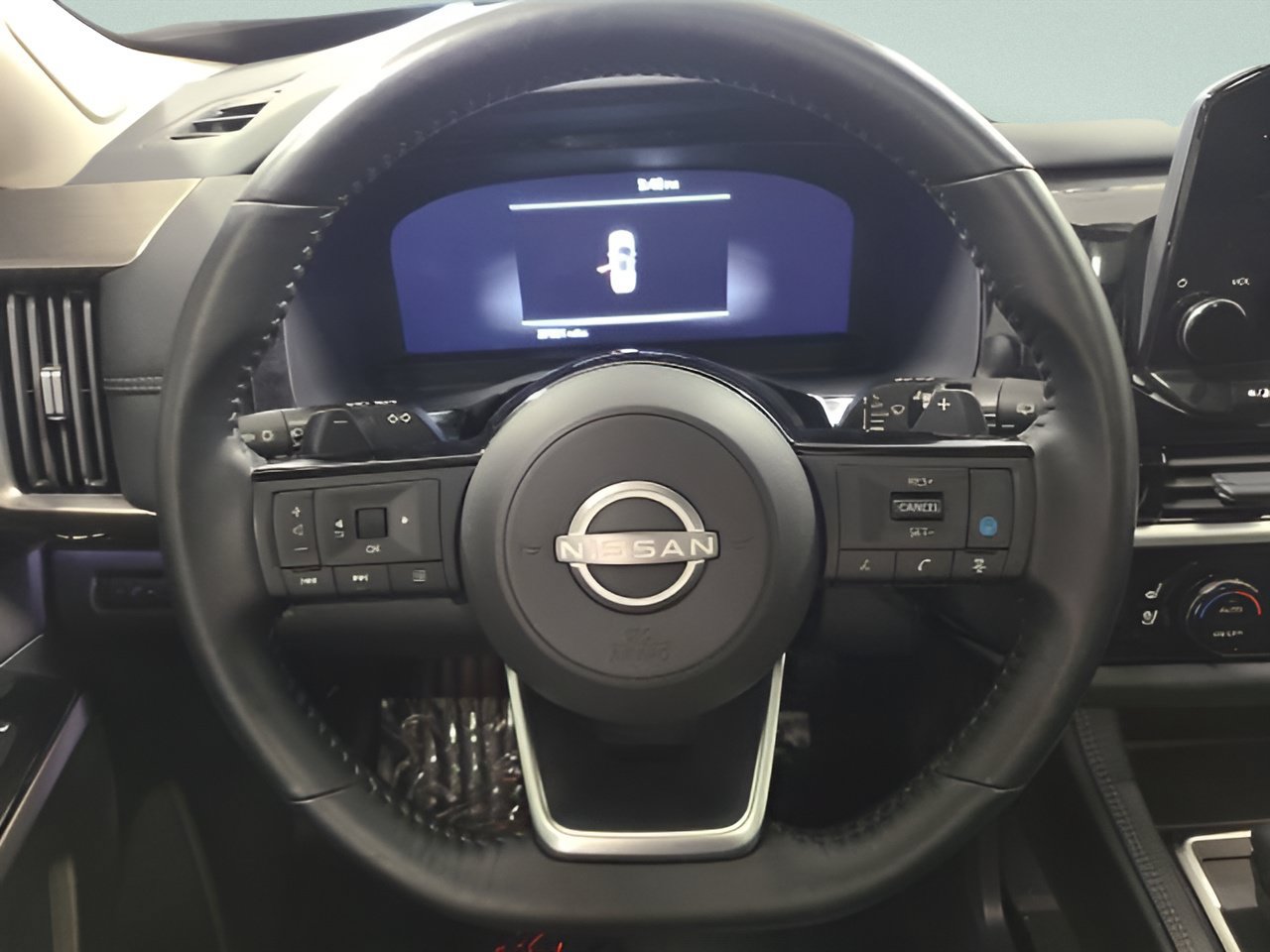 Used 2025 Nissan Pathfinder Platinum AWD/4WD image 27