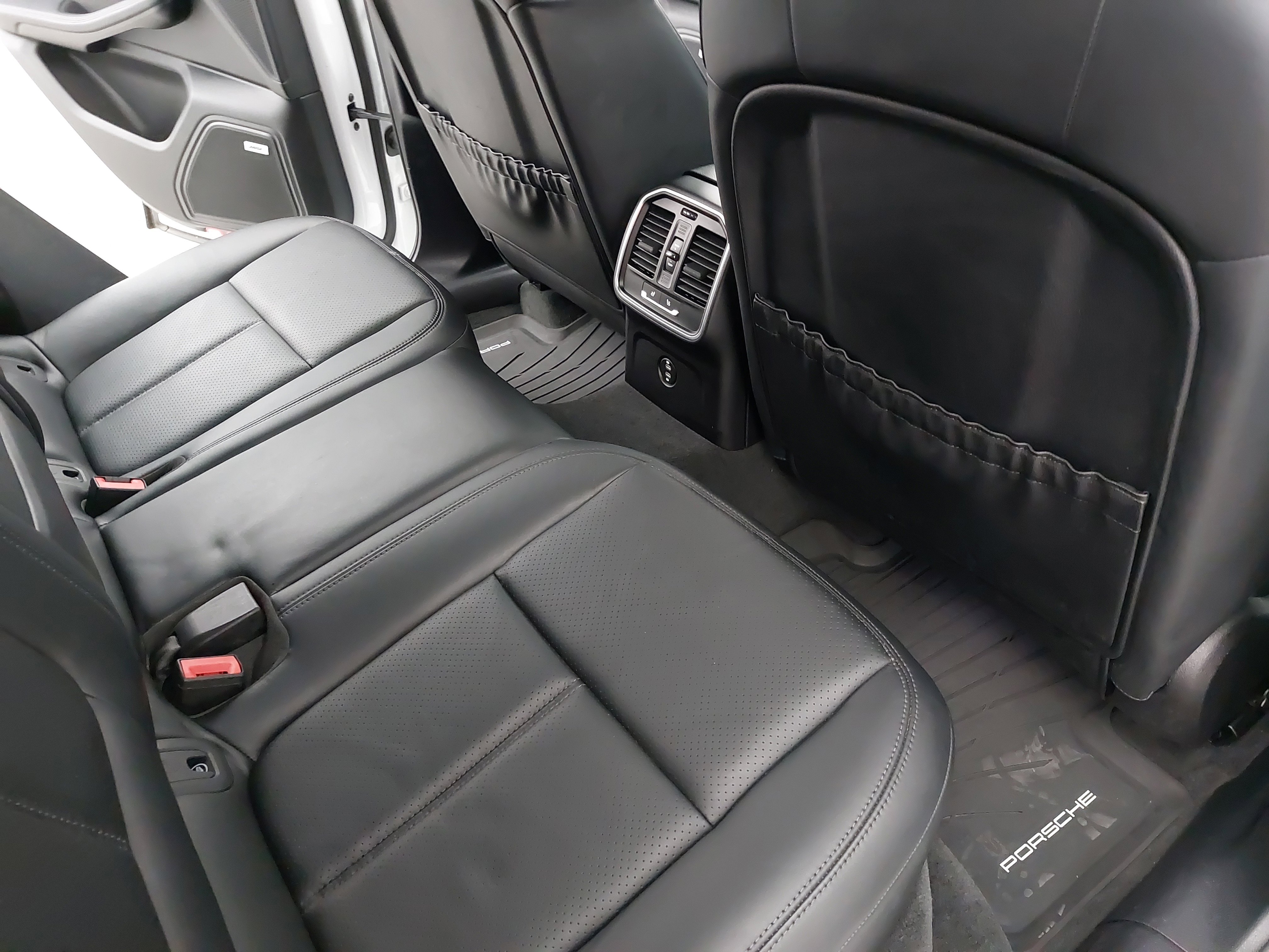 Used 2023 Porsche Macan image 13