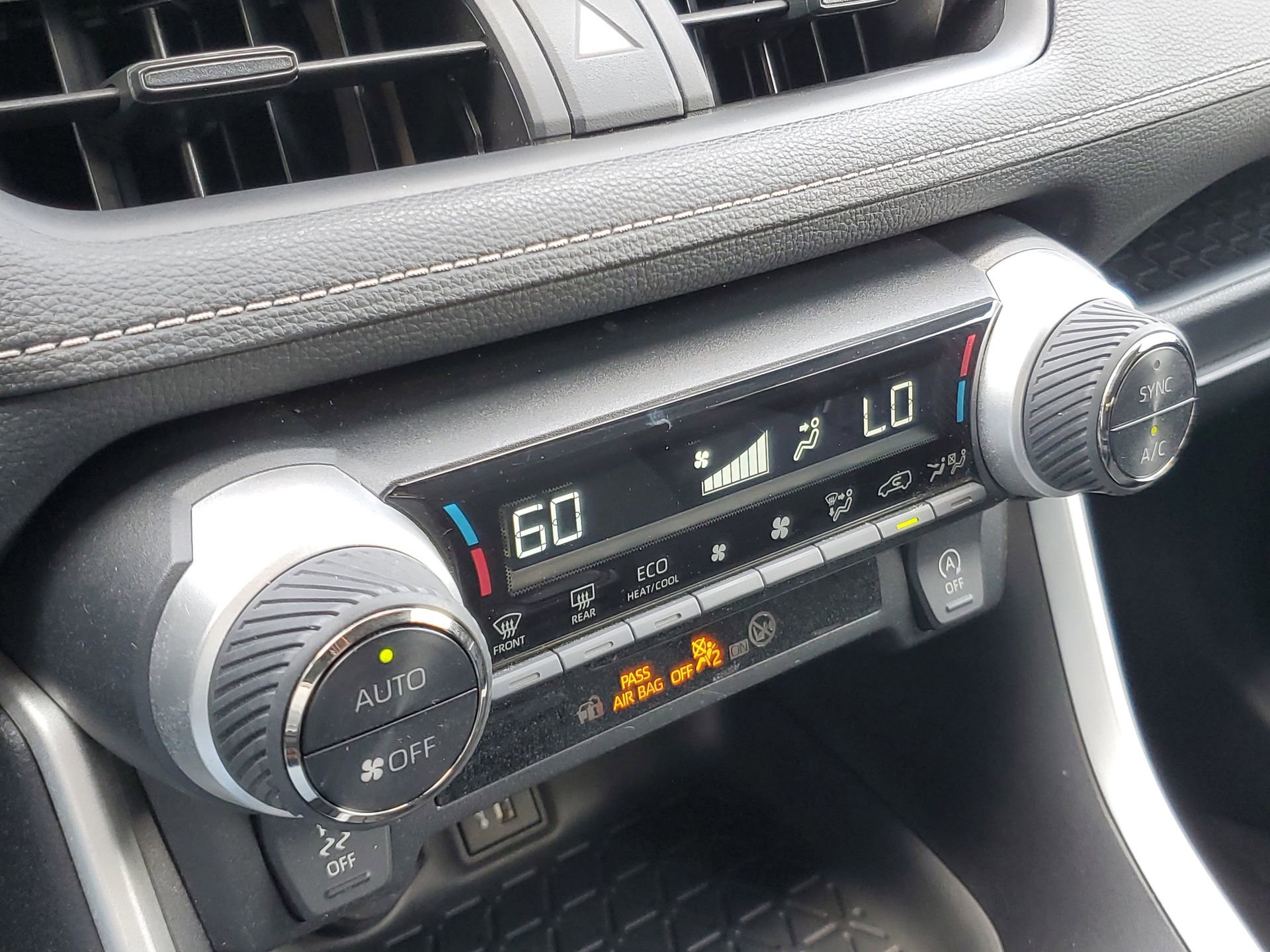 Used 2024 Toyota RAV4 XLE FWD image 28