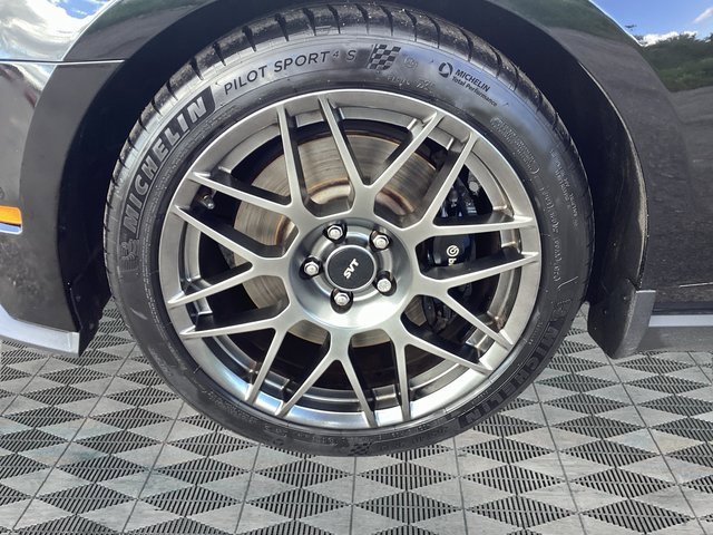 Used 2011 Ford Mustang Shelby GT500 w/ SVT Performance Pkg image 11