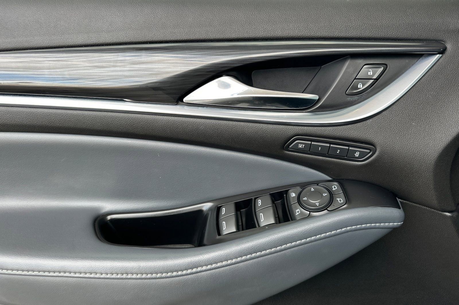 Used 2023 Buick Enclave Premium w/ Experience Buick Package image 10