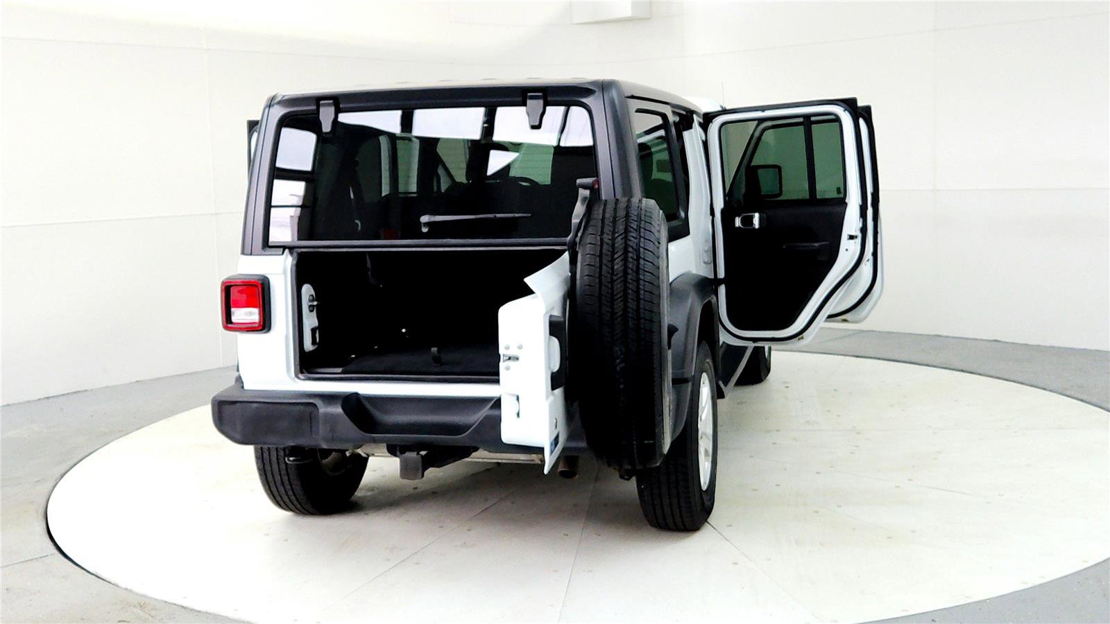 Used 2018 Jeep Wrangler Unlimited Sport S image 11