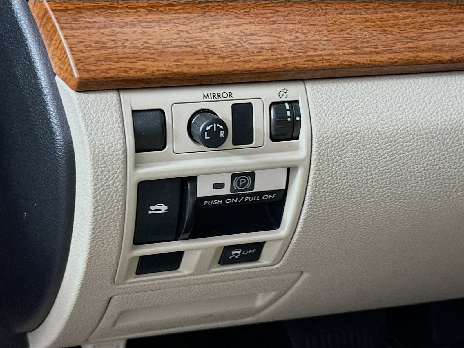 Used 2014 Subaru Outback 3.6R Limited AWD/4WD image 12