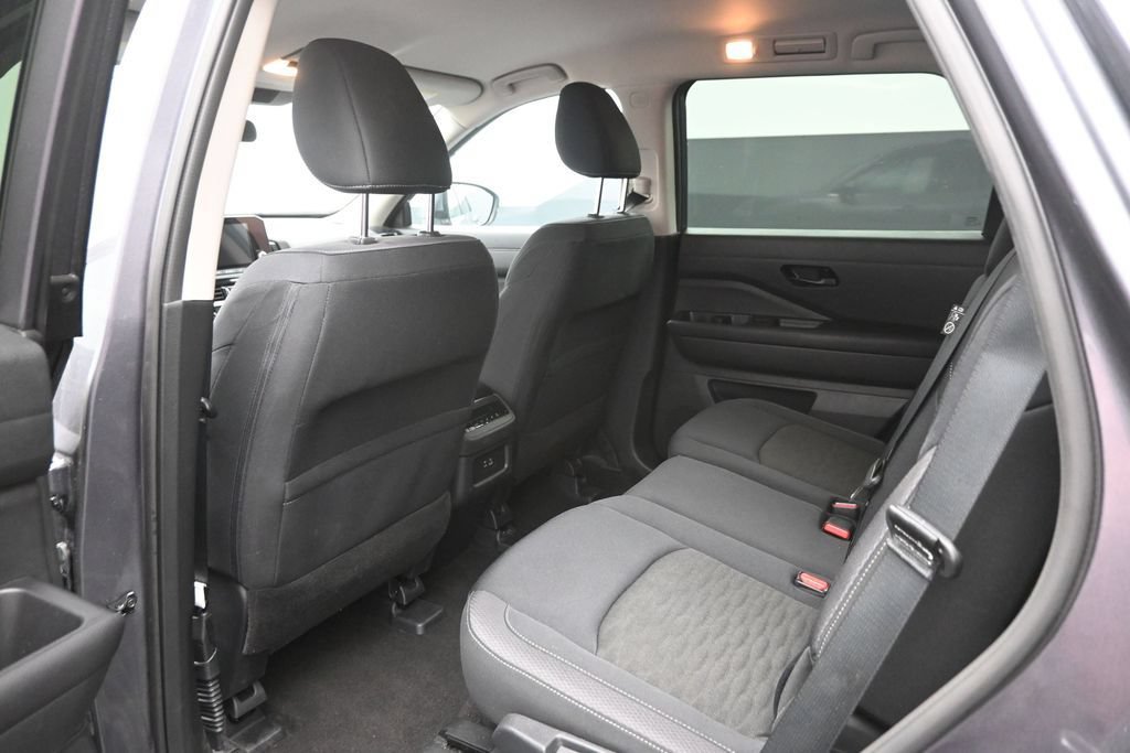 Used 2025 Nissan Pathfinder SV FWD image 25