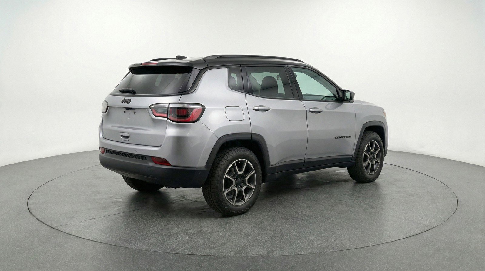 Used 2025 Jeep Compass Trailhawk image 9