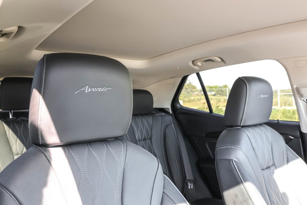 Used 2022 Buick Envision Avenir w/ Technology Package II image 39