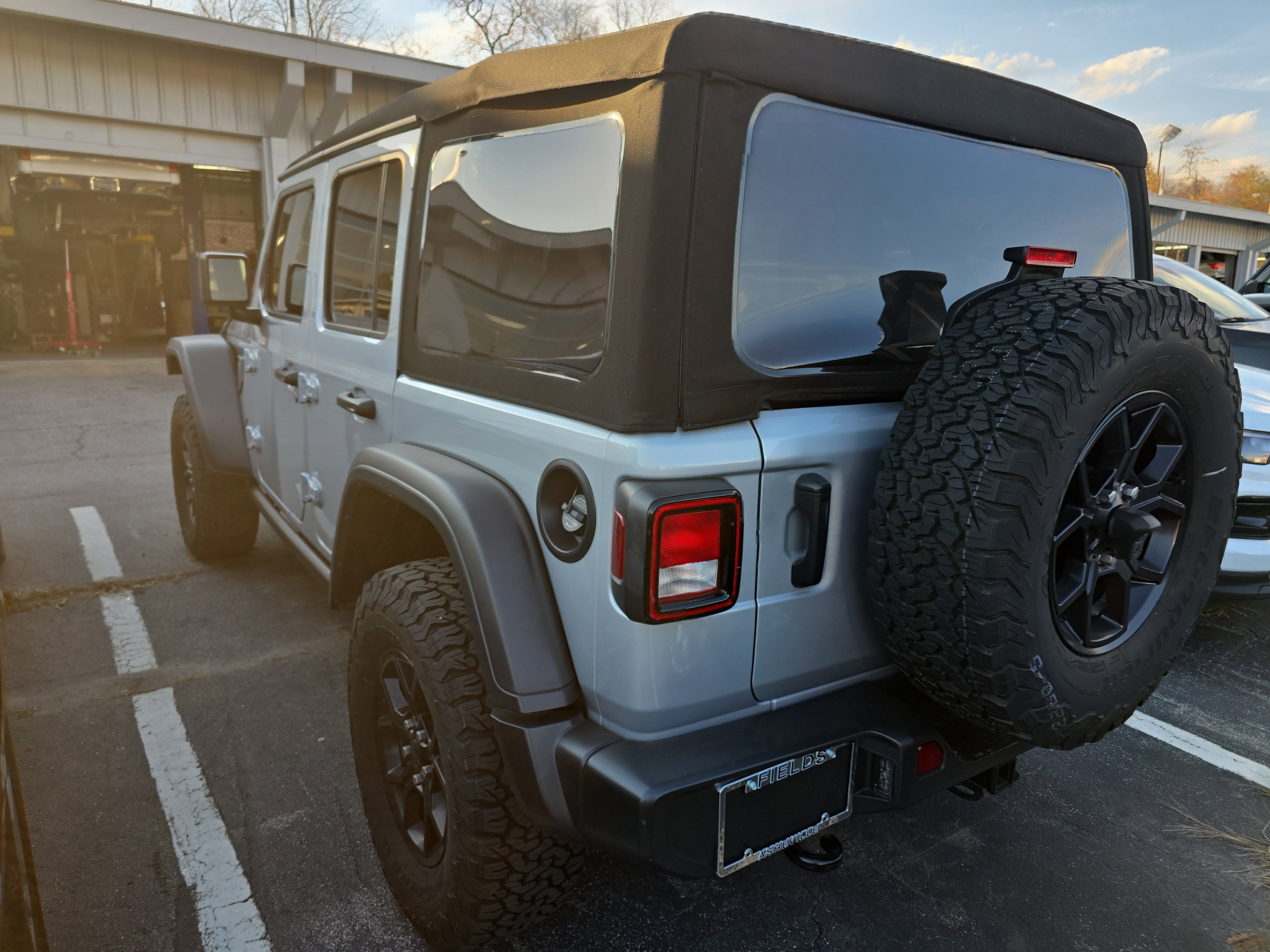 Used 2024 Jeep Wrangler Willys image 3