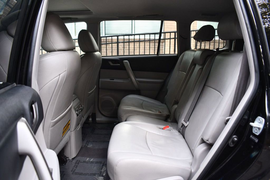 Used 2013 Toyota Highlander SE image 31