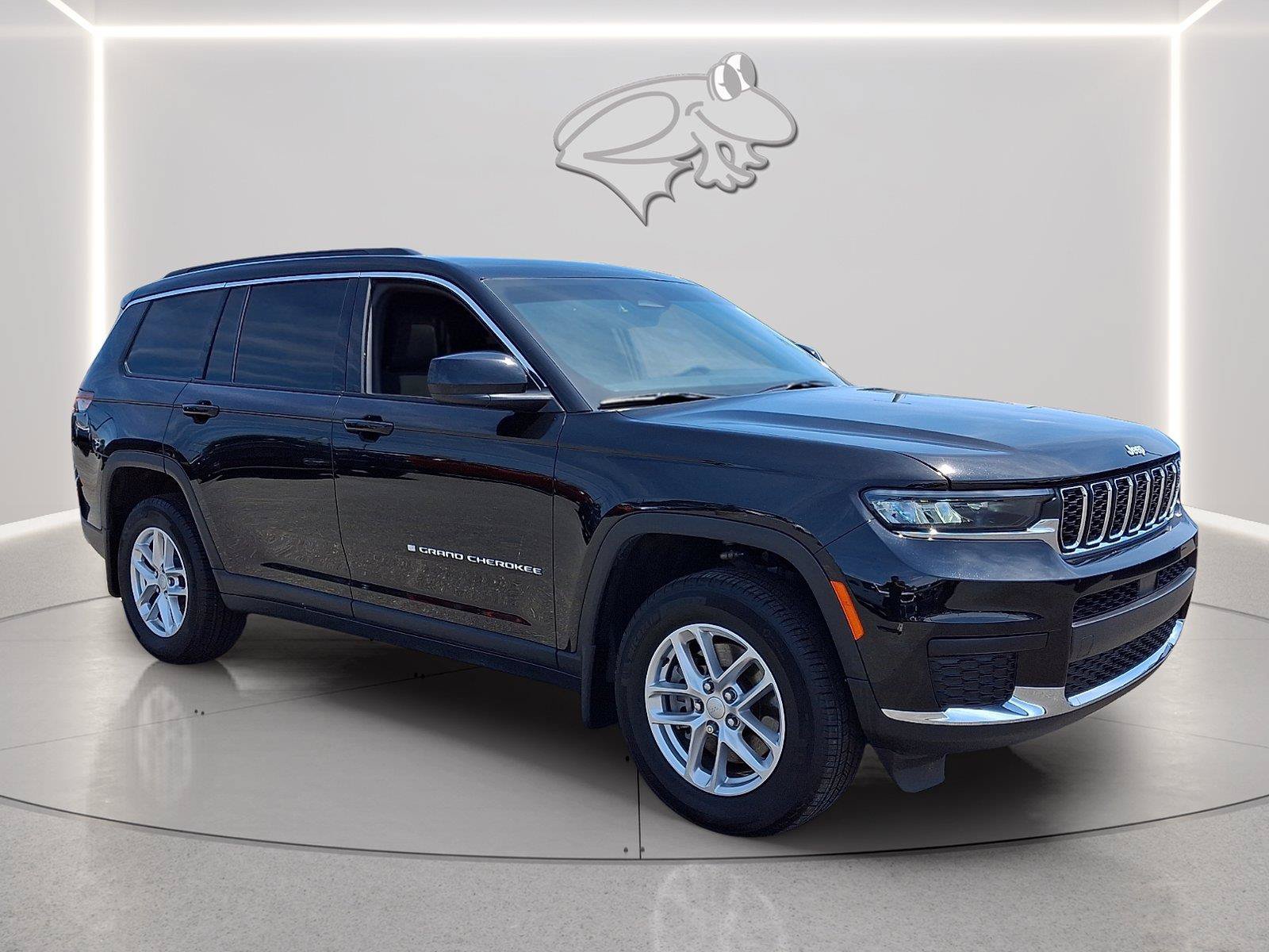 Used 2025 Jeep Grand Cherokee L Laredo AWD/4WD image 3