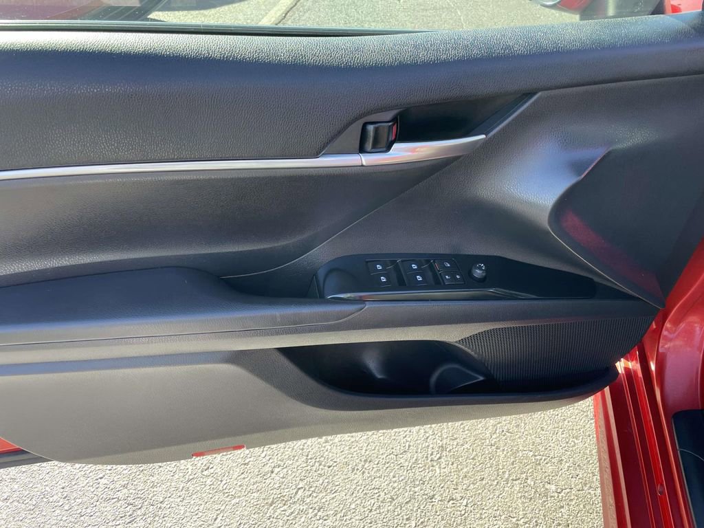 Used 2020 Toyota Camry SE image 25