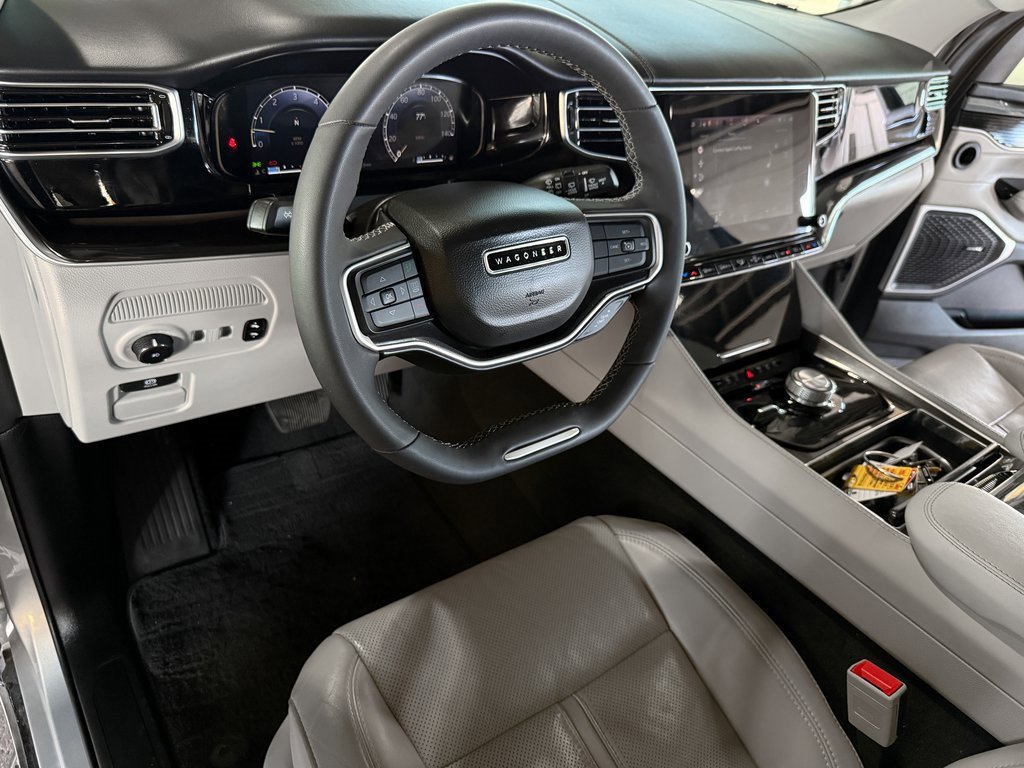 Used 2023 Jeep Wagoneer Base w/ Premium Group I image 2