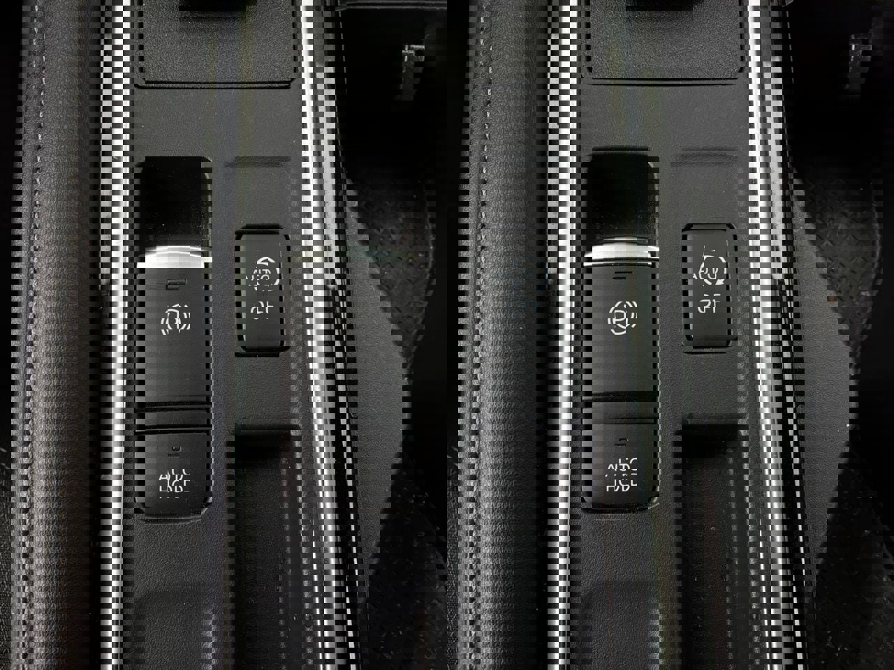 Used 2025 Nissan Pathfinder SV FWD image 25